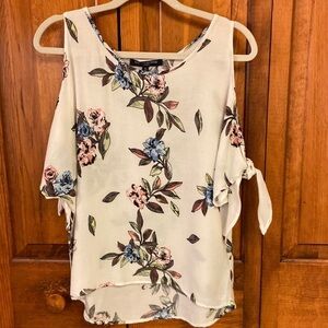 One Clothing Los Angeles Cold Shoulder Boxy Crop Scoop Neck Top Floral Casual